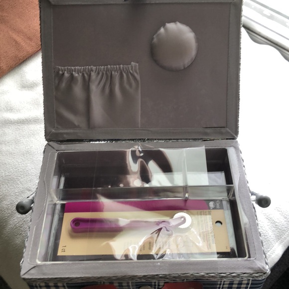 Singer sew ‘n tow basket with classic “s” design - Picture 4 of 4